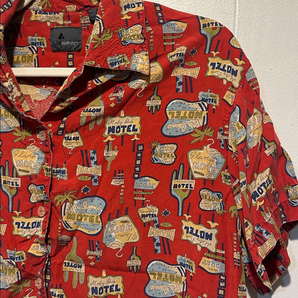 Liz Wear‎ Men’s size small shirt
